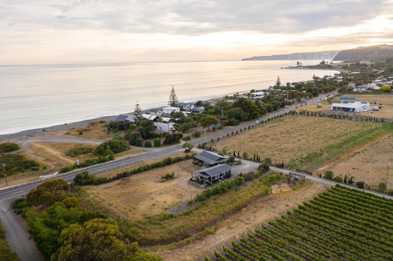 Beach Front Wine Makers Cottage Te Awanga Екстериор снимка